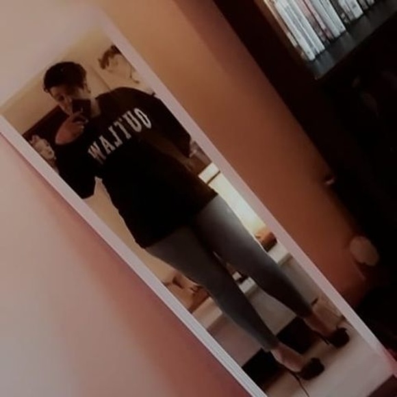 Meet your Posher, Chelsa - Picture 1 of 1